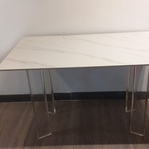 Table contemporaine