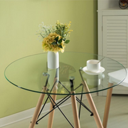 Table scandinave